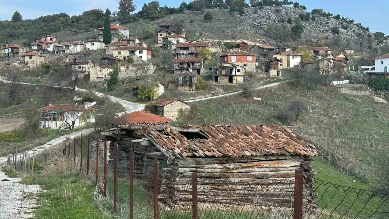 Bursa'da herkesin terk ettiği k&ouml;y&uuml;n h&uuml;z&uuml;nl&uuml; hikayesi!