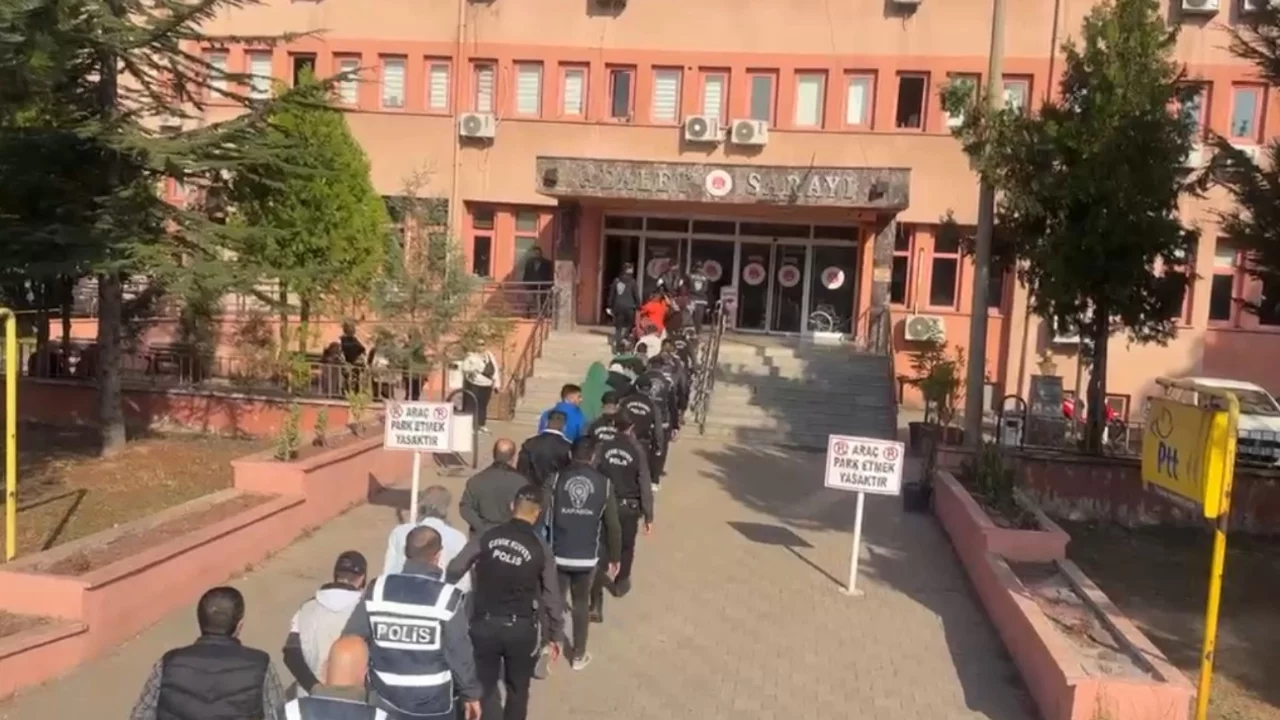Bursa dahil 15 ilde siber suç operasyonu! 870 milyon liralık para trafiği ortaya çıktı