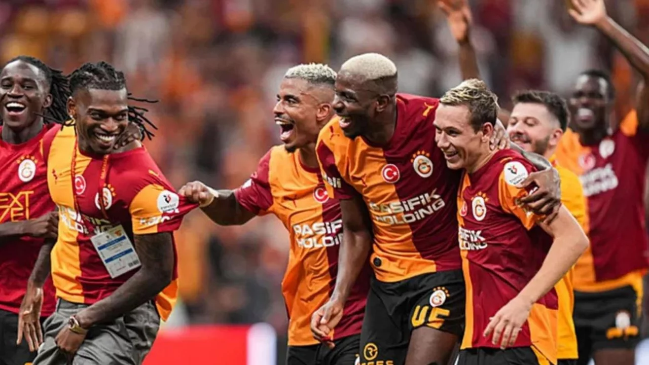 Galatasaray Barcelona ma&ccedil;ı hangi kanalda yayınlanacak? Barcelona Galatasaray ma&ccedil;ı hangi kanalda şifresiz izlenir?