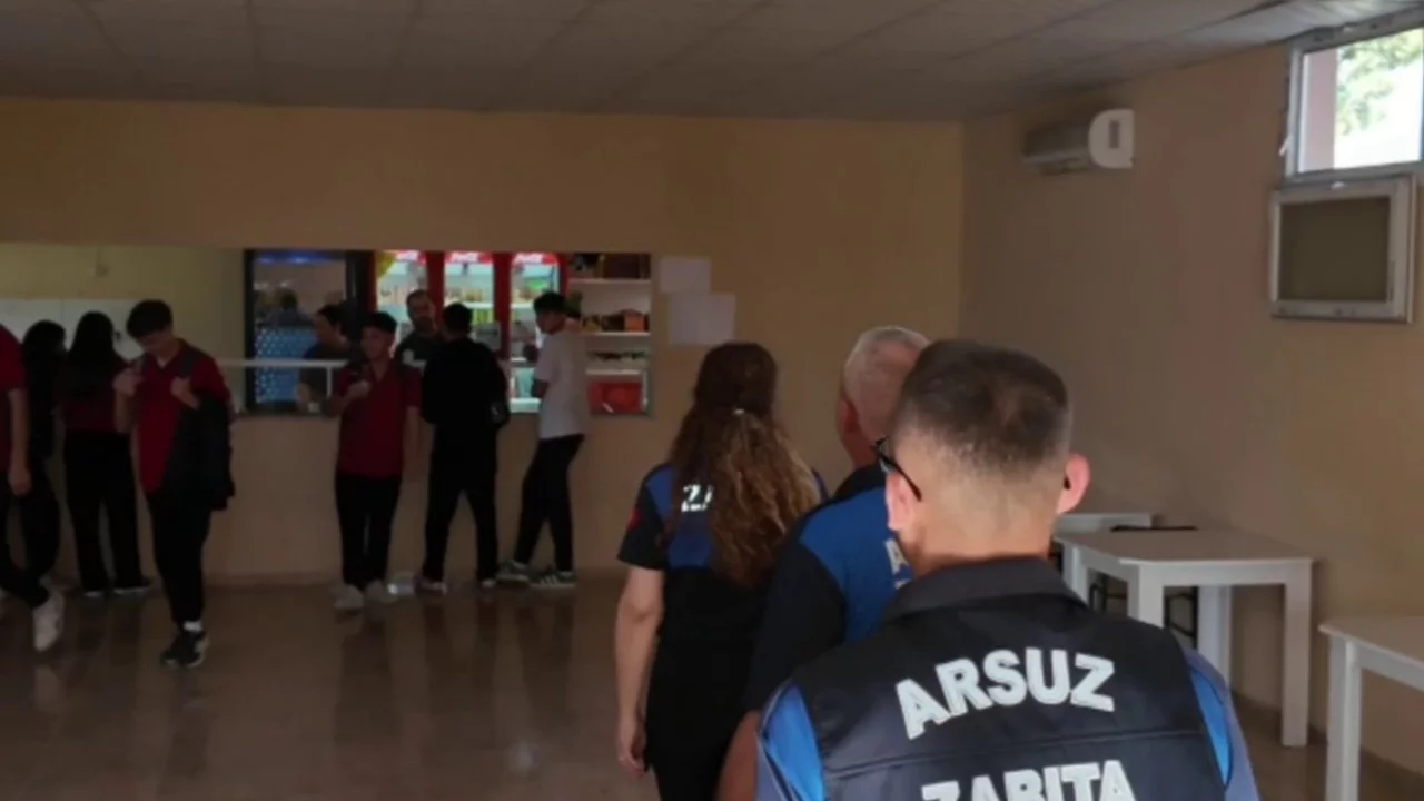 Okul kantininde akılalmaz manzara! "Abi vallahi yerimiz dar"
