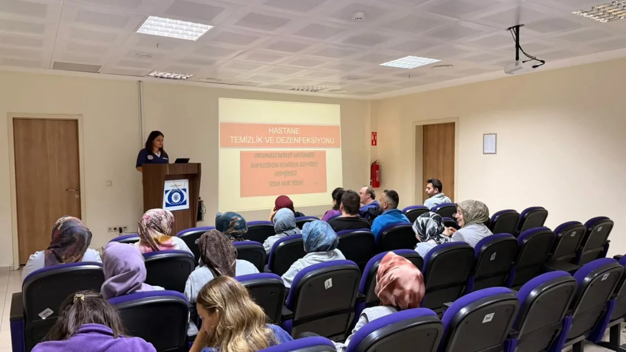 Orhaneli'de hemşirelere temizlik ve hijyen semineri verildi
