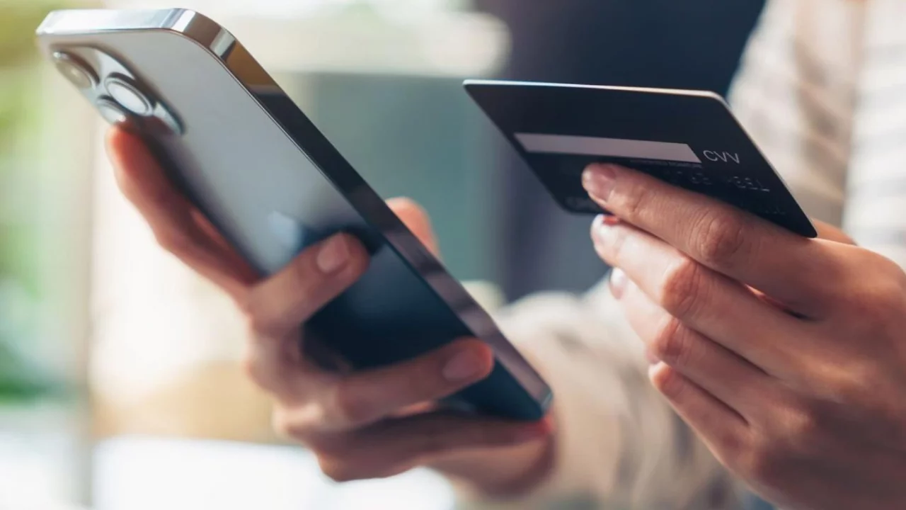 Bankalarda yeni dönem başladı! Araba satıp telefon kiralıyorlar