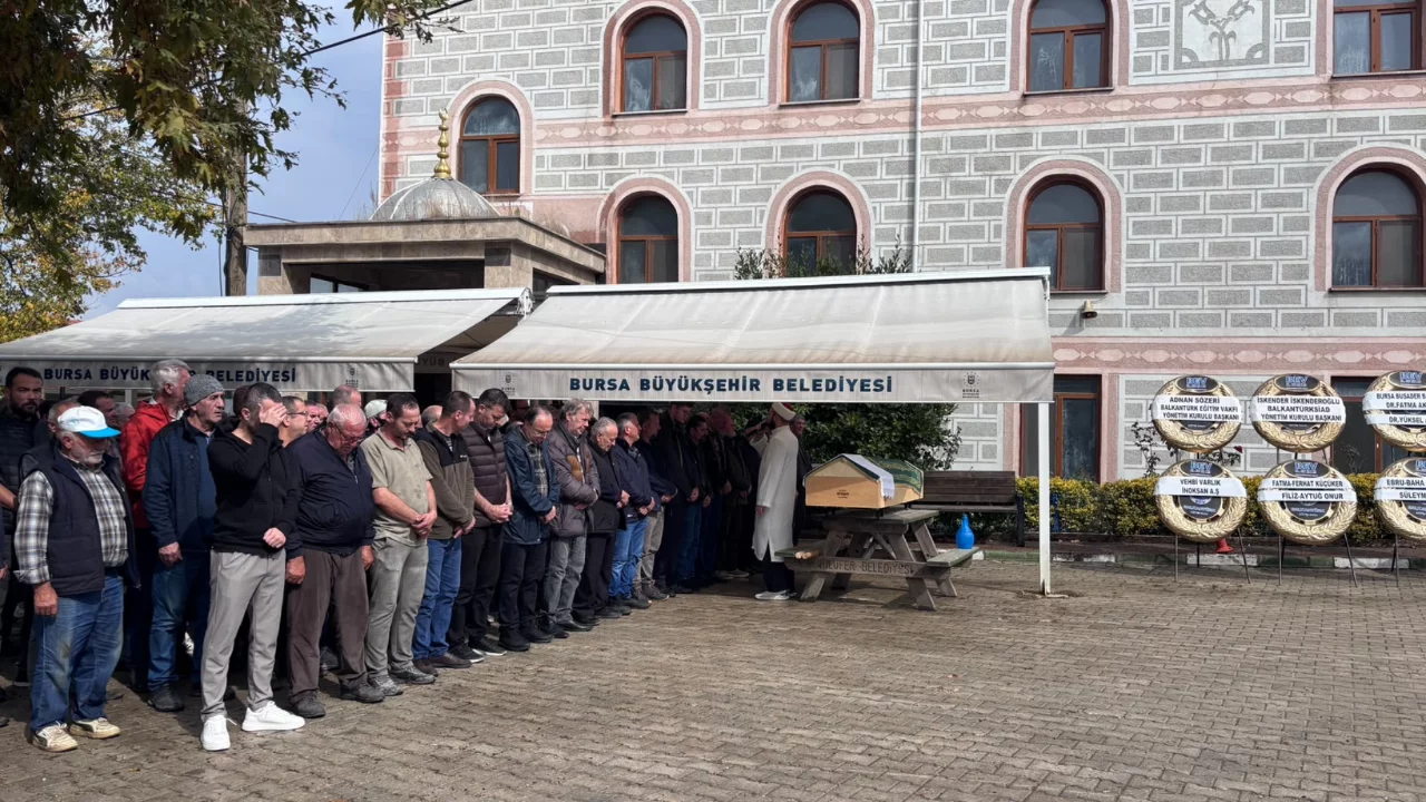 Bursada Bug&uuml;n muhabiri Ersel Nalbant'ın babası Veysel Nalbant son yolculuğuna uğurlandı