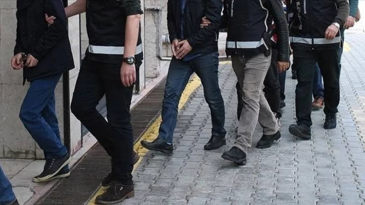 Bursa'ya da sı&ccedil;rayan 6,2 milyarlık skandal! 11 şirketin sahiplerine baskın yapıldı...