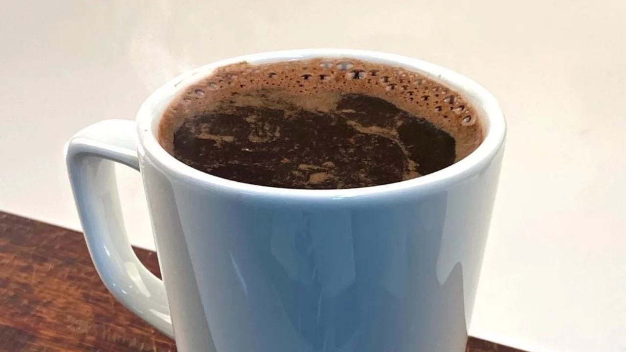 Yağmurlu Havaların Vazge&ccedil;ilmezi! Evde Sıcak &Ccedil;ikolata Nasıl Yapılır? İşte Tam Kıvamında Tarif