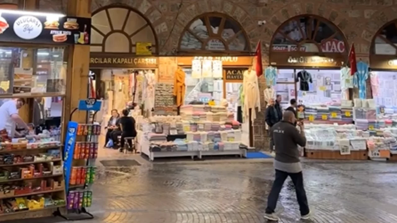 Bursa'nın turistik merkezinde sağanak alarmı! Vatandaşlar çözüm bekliyor