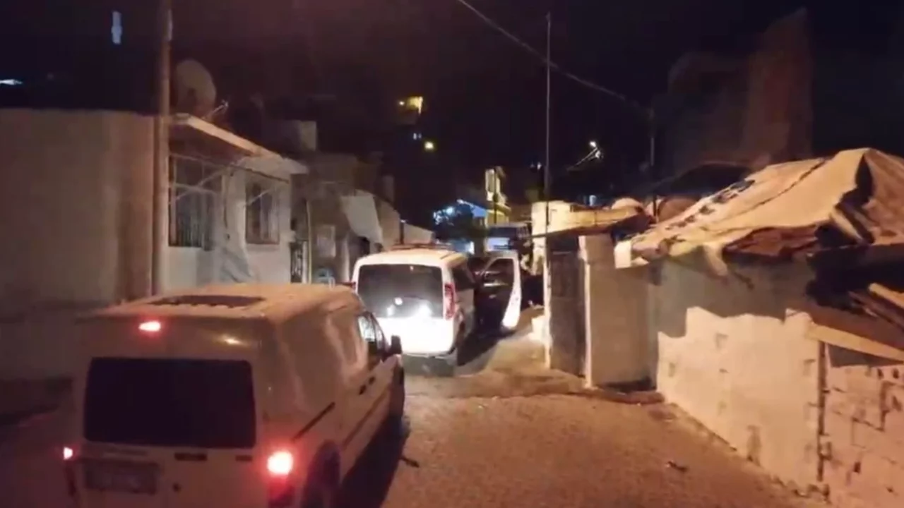 Balıkesir'de 3 il&ccedil;ede b&uuml;y&uuml;k operasyon! Cephanelik gibi adreslerden &ccedil;ok sayıda silah &ccedil;ıktı