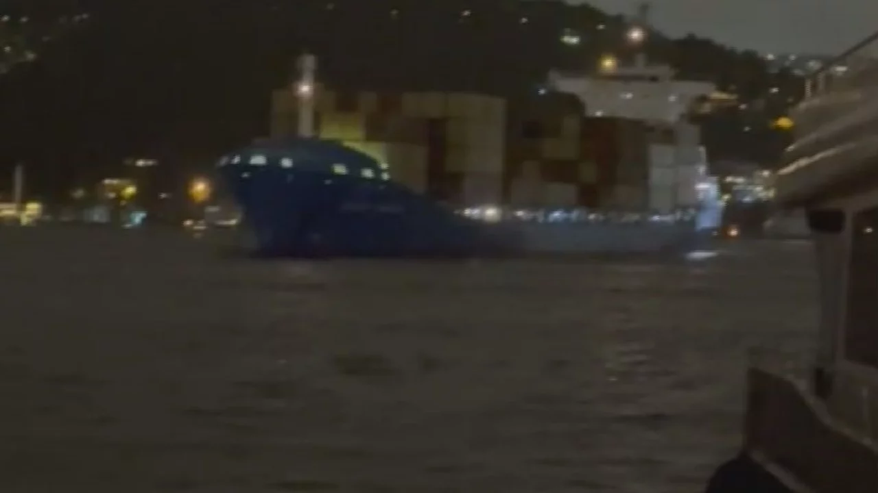 İstanbul Boğazı'nda sürüklenen gemi kurtarıldı 