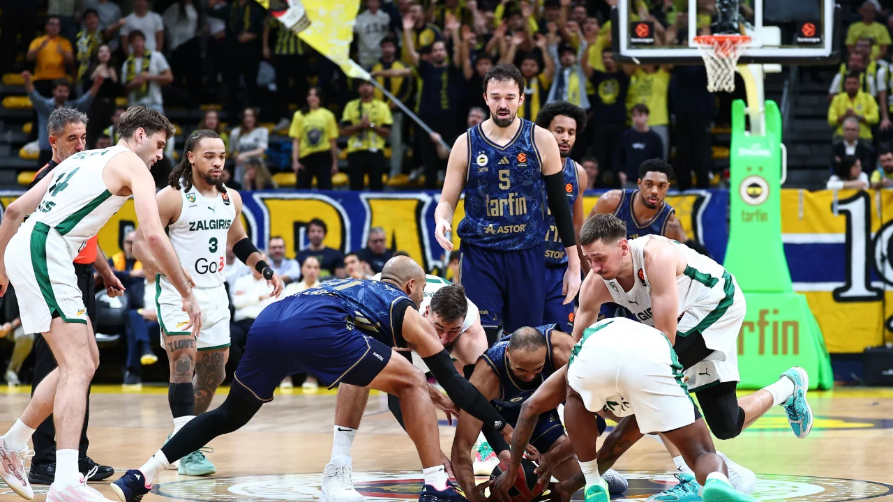Fenerbah&ccedil;e'den EuroLeague'de farklı galibiyet!