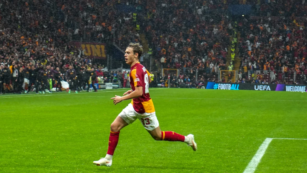 Aleksey Batrakov, ilk gol&uuml;n&uuml; Barcelona'ya karşı attı