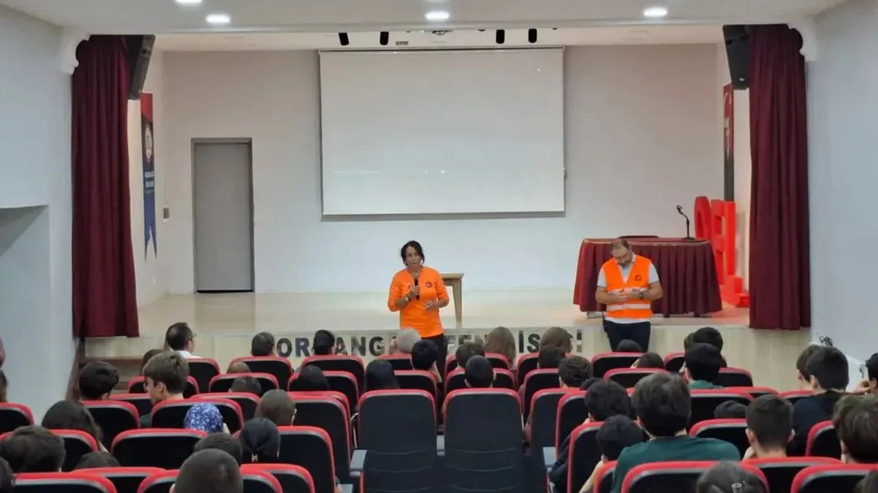 Orhangazi Fen Lisesi'nde deprem tatbikatı