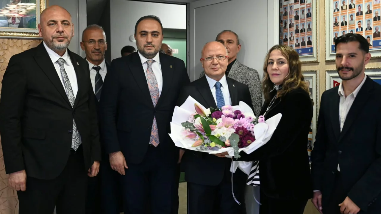 AK Parti il başkanı Davut G&uuml;rkan, Orhangazi'de teşkilatla bir araya geldi!