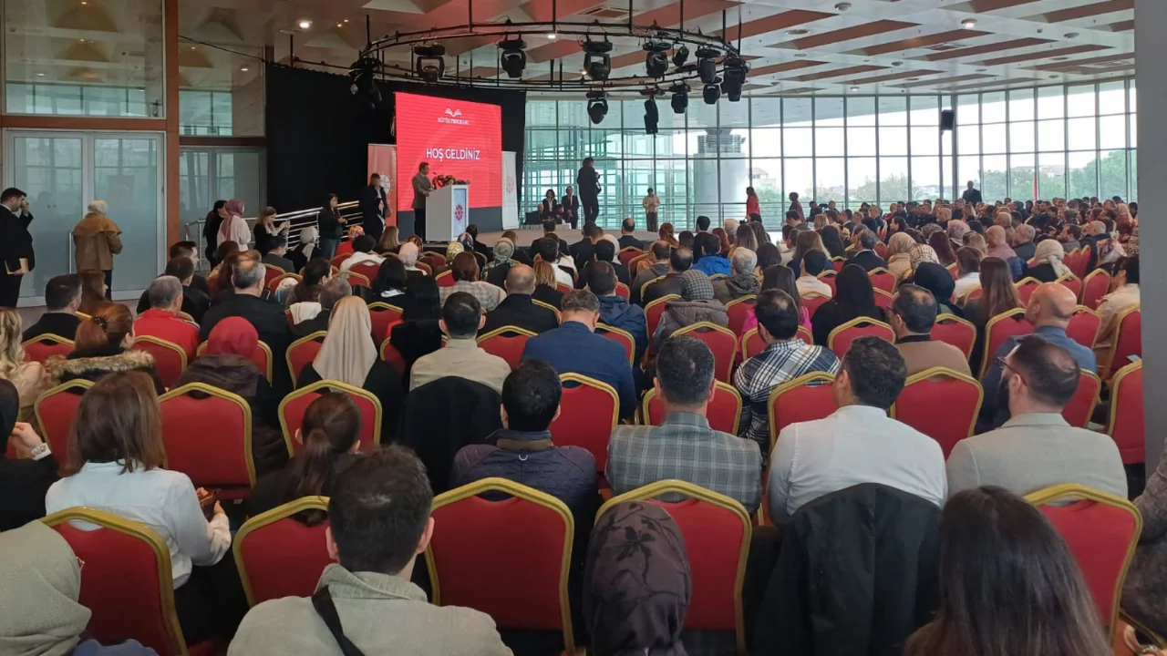 Bursa'da dezenformasyonla m&uuml;cadele masaya yatırıldı