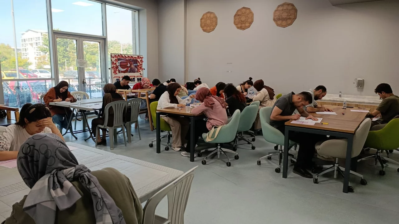 Yıldırım'da gen&ccedil;lere KPSS provası