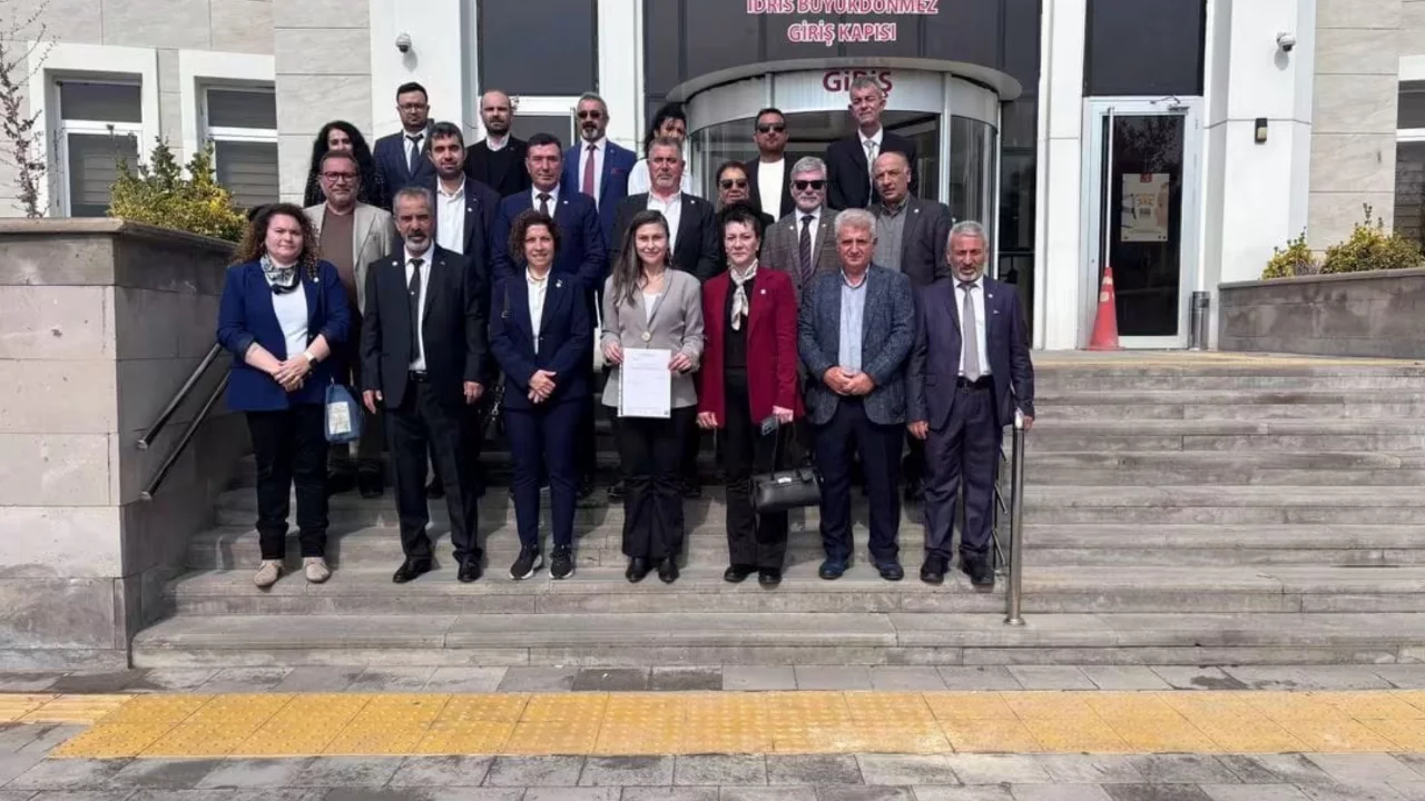 Bursa Gemlik'te Yeni Parti yönetimi mazbatasını aldı