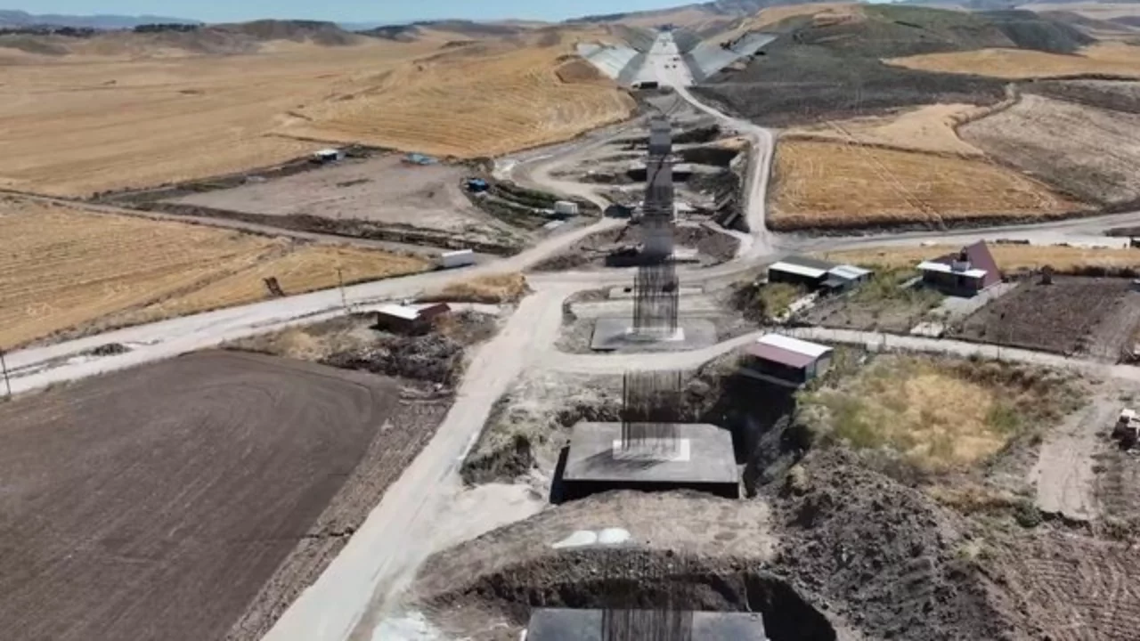 T&uuml;rkiye'de ulaşımı değiştirecek hat! İki şehir arasındaki 6 saatlik yol 2,5 saate inecek
