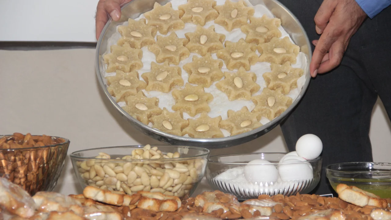 Sadece yumurta, badem ve şeker ile yapılıyor. Bin yıllık lezzet memilheva