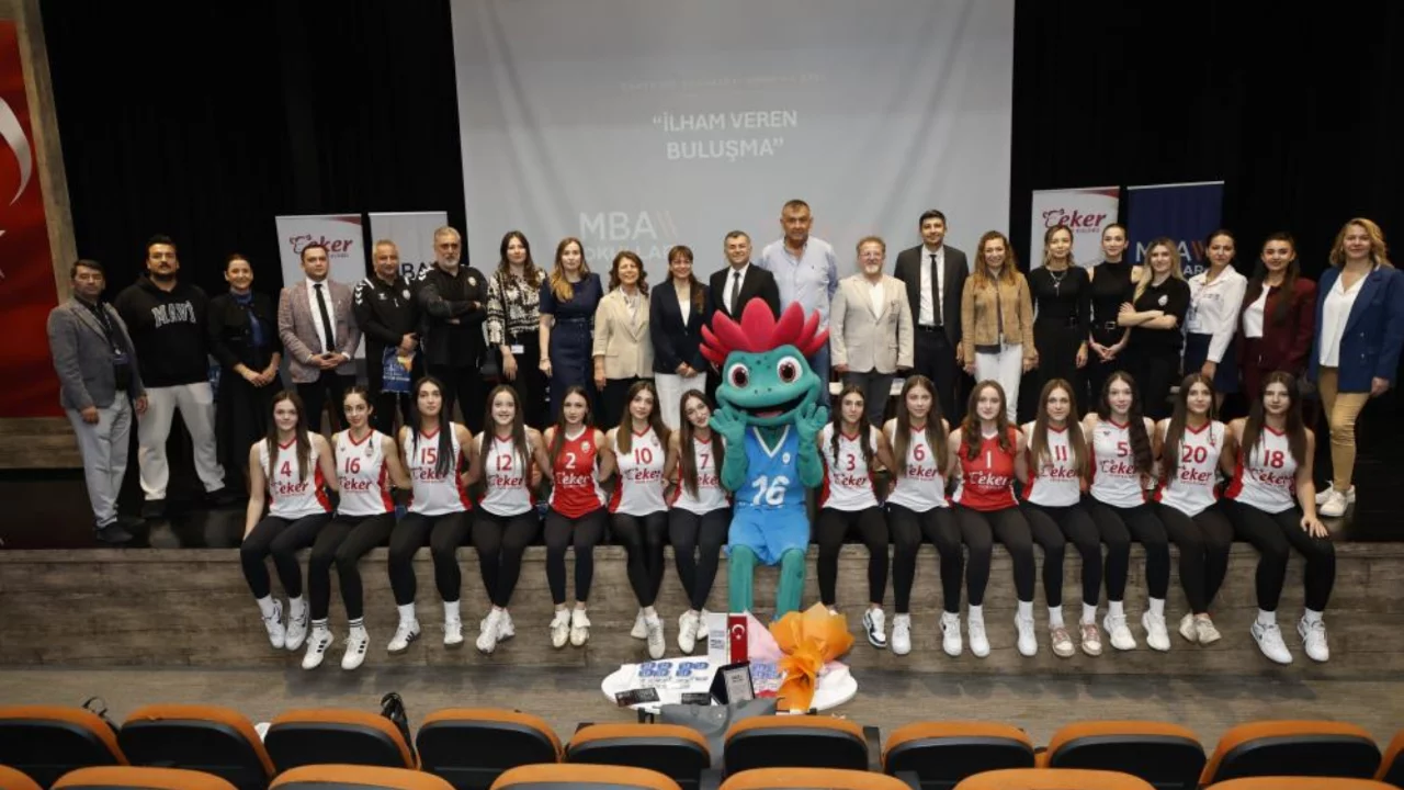 Bursa'da kız çocuklarına ilham veren buluşma! Sporcular deneyimlerini paylaştı