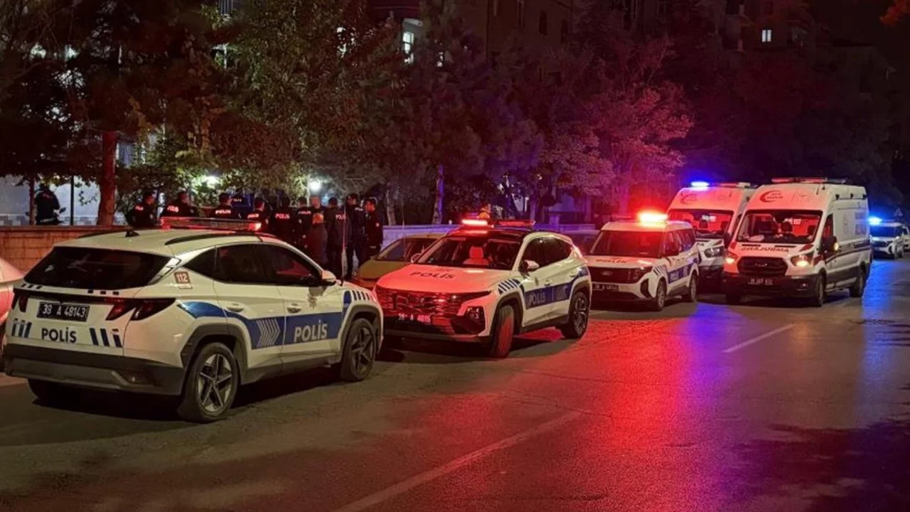 Babasının cesediyle 1 g&uuml;n yaşadı! Yetmedi, videosunu g&ouml;nderdi