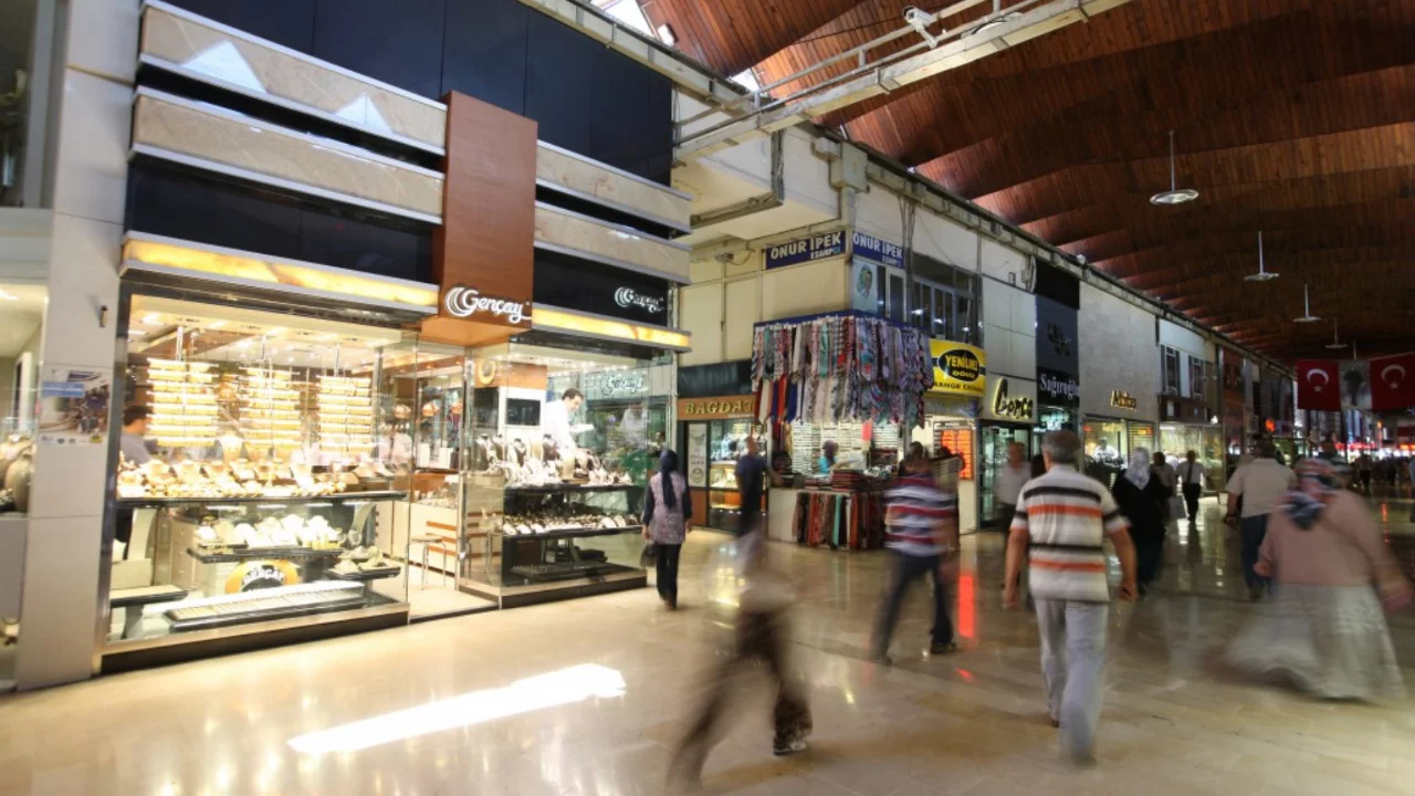 Bursa Kapalı &Ccedil;arşı Ka&ccedil;ta Kapanıyor? 2026 A&ccedil;ılış ve Kapanış Saatleri