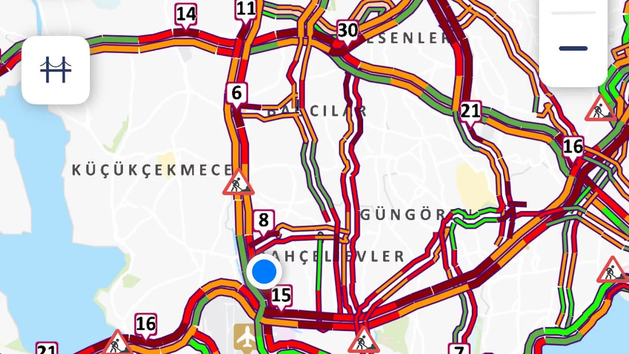 Yağmurla beraber trafik yoğunluğu y&uuml;zde 87'yi buldu