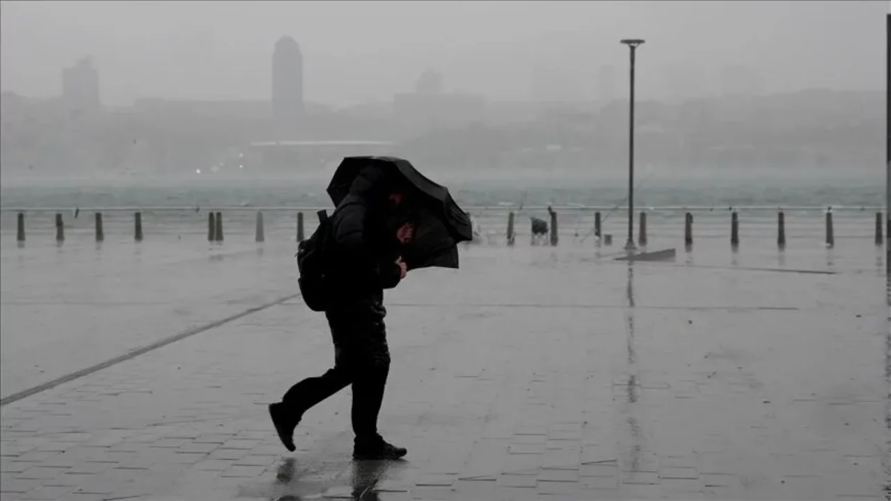 İstanbul'da eğitime hava engeli! Okullar tatil edildi