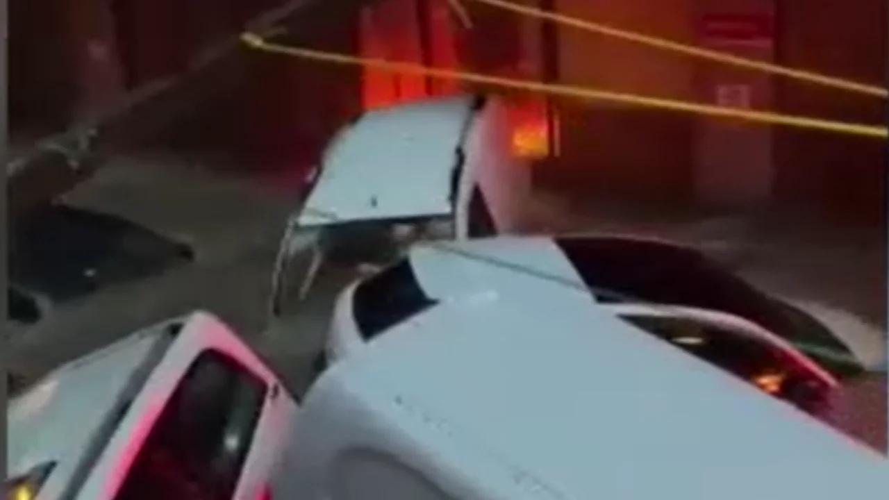 Sel dev metropol&uuml; adeta esir aldı! G&ouml;r&uuml;nt&uuml;ler korkun&ccedil;