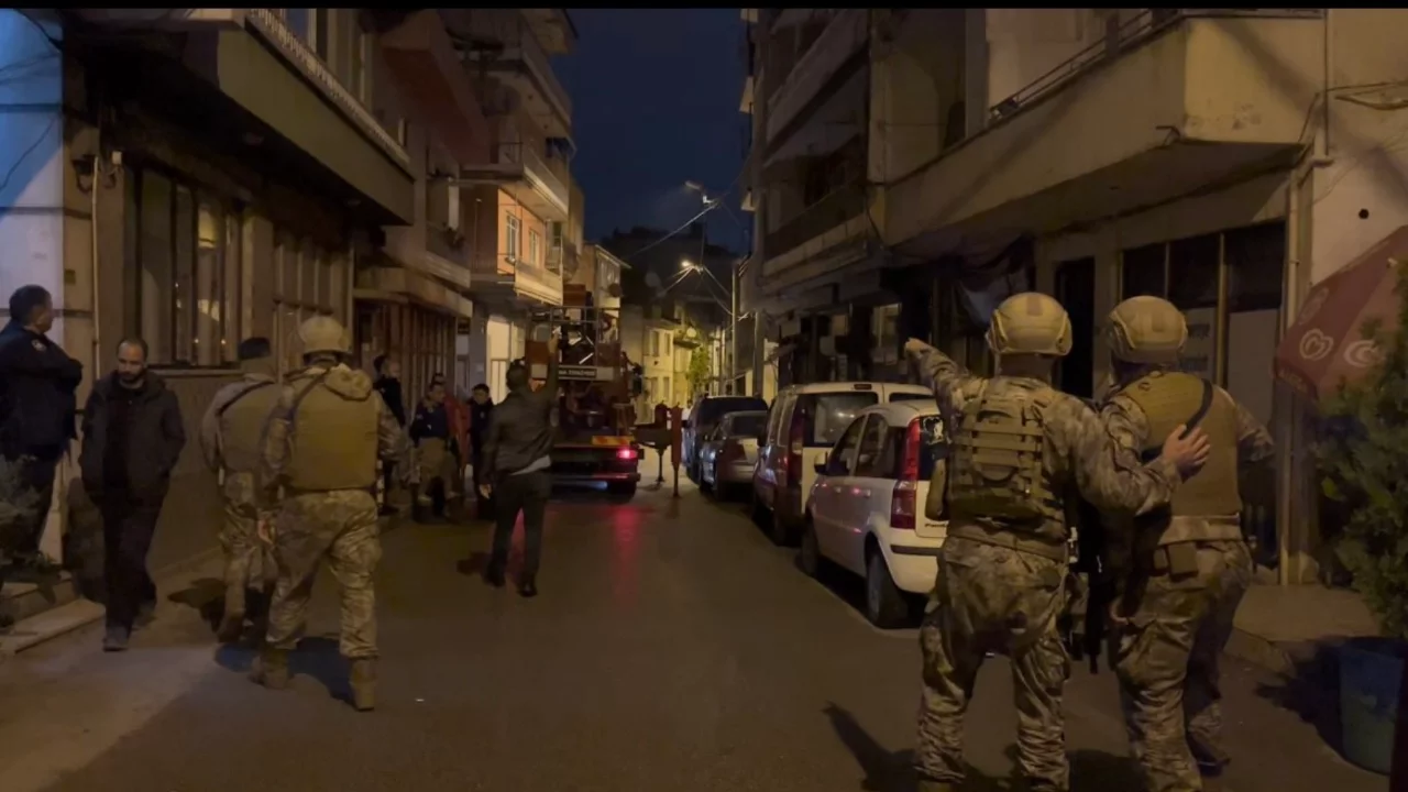 Bursa'da gece yarısı rehine krizi! Mahalle ablukaya alındı...Devreye &ouml;zel harekat girdi