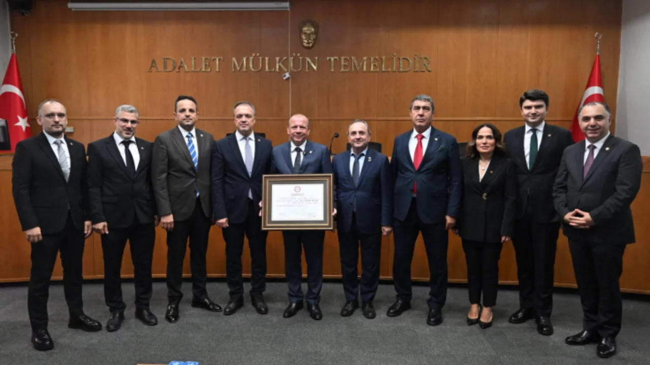 Bursa iş d&uuml;nyasında yeni d&ouml;nem resmen başladı: BTSO Y&ouml;netim Kurulu Başkanı &Ouml;zer Matlı mazbatasını aldı!