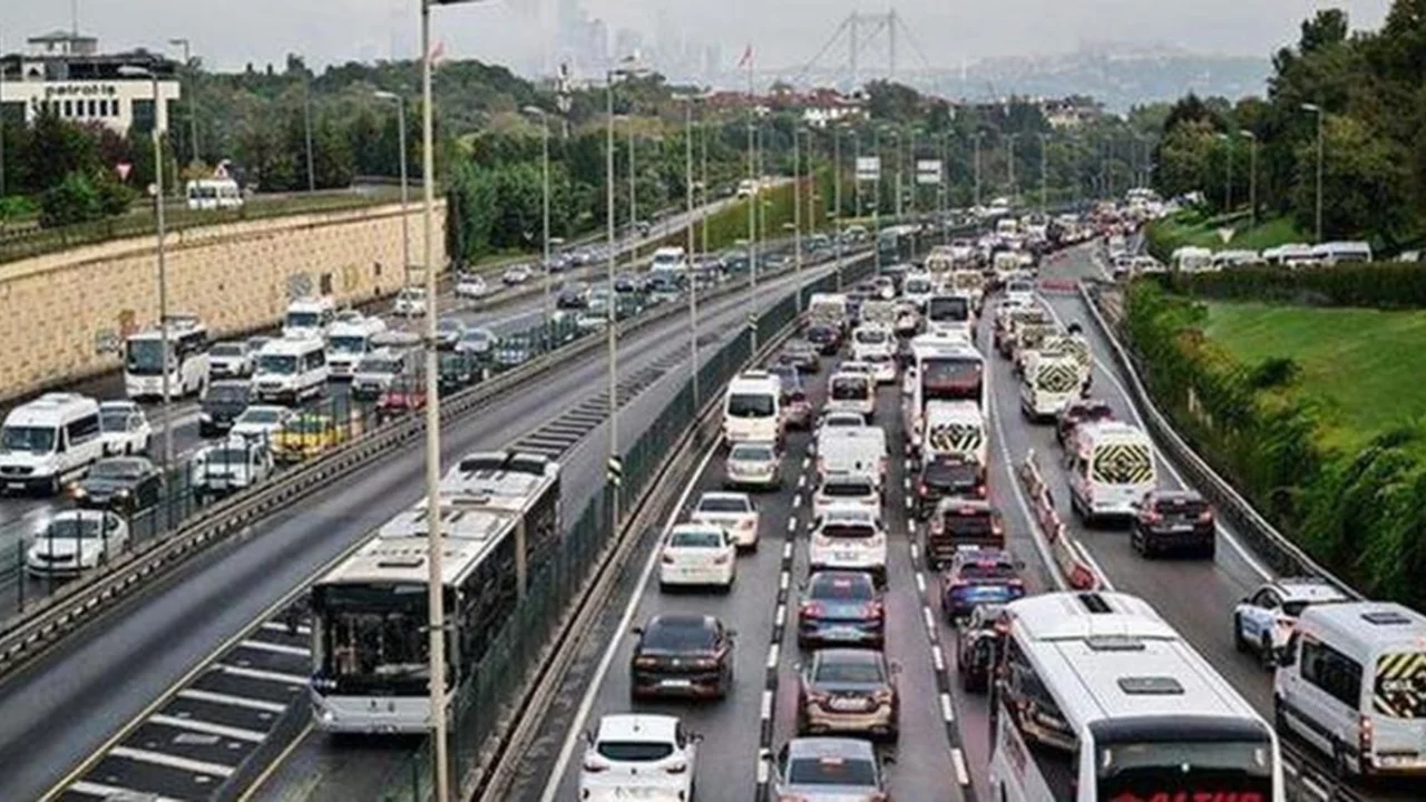 15 Ekim İstanbul'da hangi ilçelerde trafik var, hangi yollar kapalı?