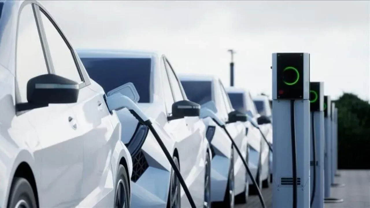 Elektrikli Ara&ccedil;lar Yağmurda G&uuml;venli mi? Elektrik &Ccedil;arpma Riski Var mı?