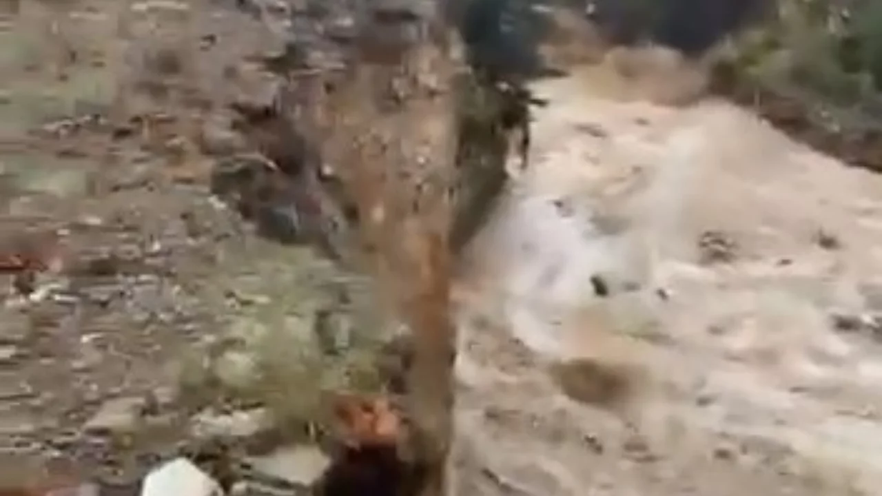 Bursa'da sağanak sonrası heyelan! O anlar kamerada