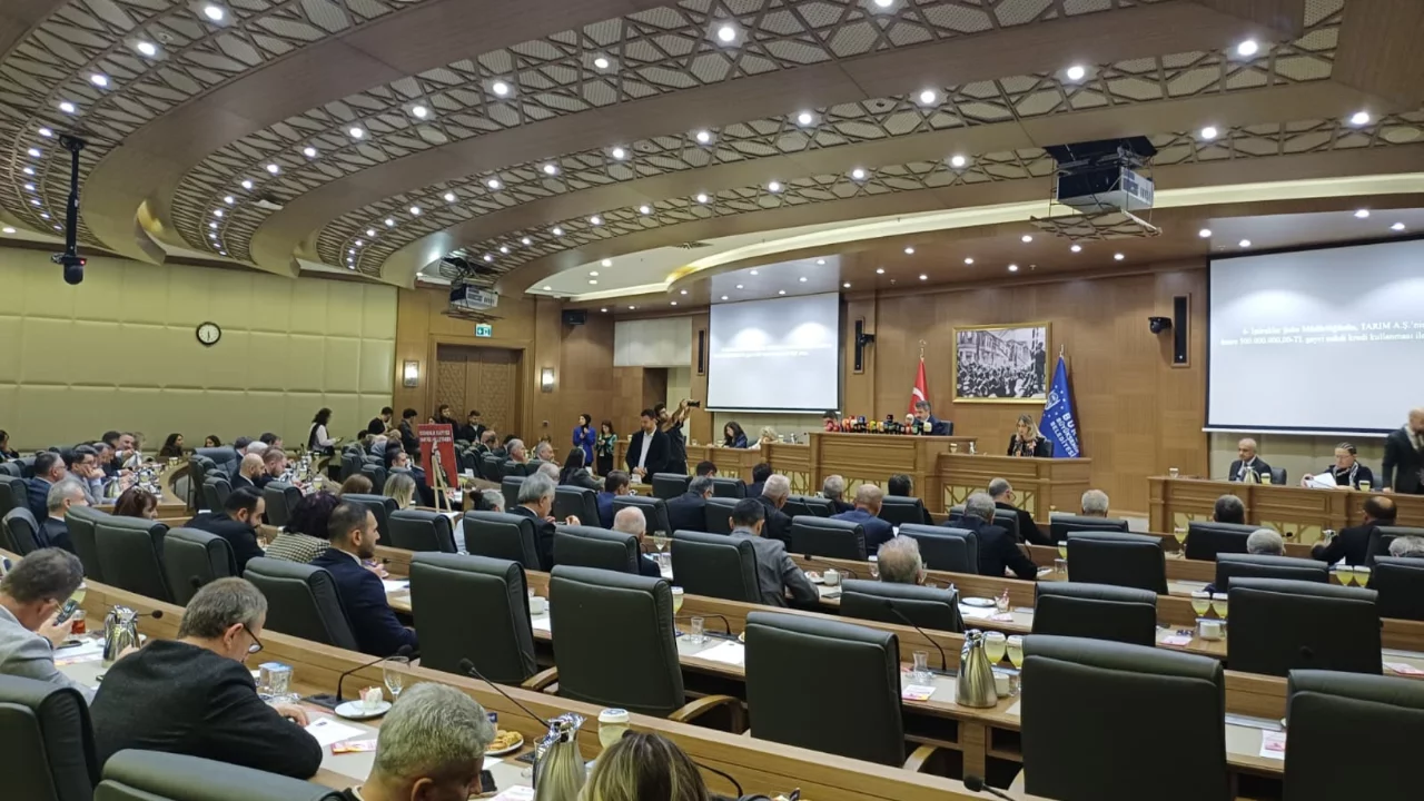 Bursa B&uuml;y&uuml;kşehir Meclisi'nde 4 &ouml;nemli madde komisyona g&ouml;nderildi