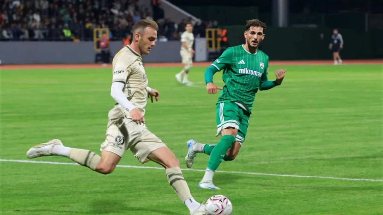 Bursaspor ikinci yarıda a&ccedil;ıldı! Sahnede yine aynı isim
