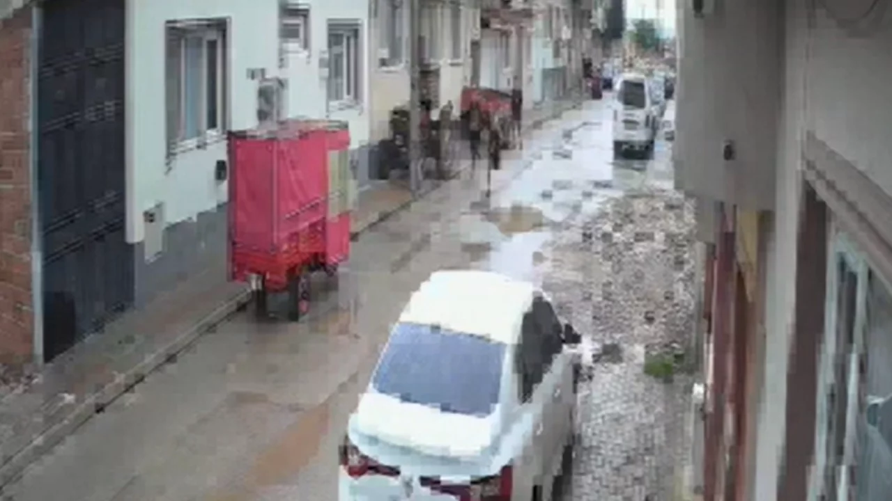 Yenişehir'de ayakkabı hırsızlığı kamerada 