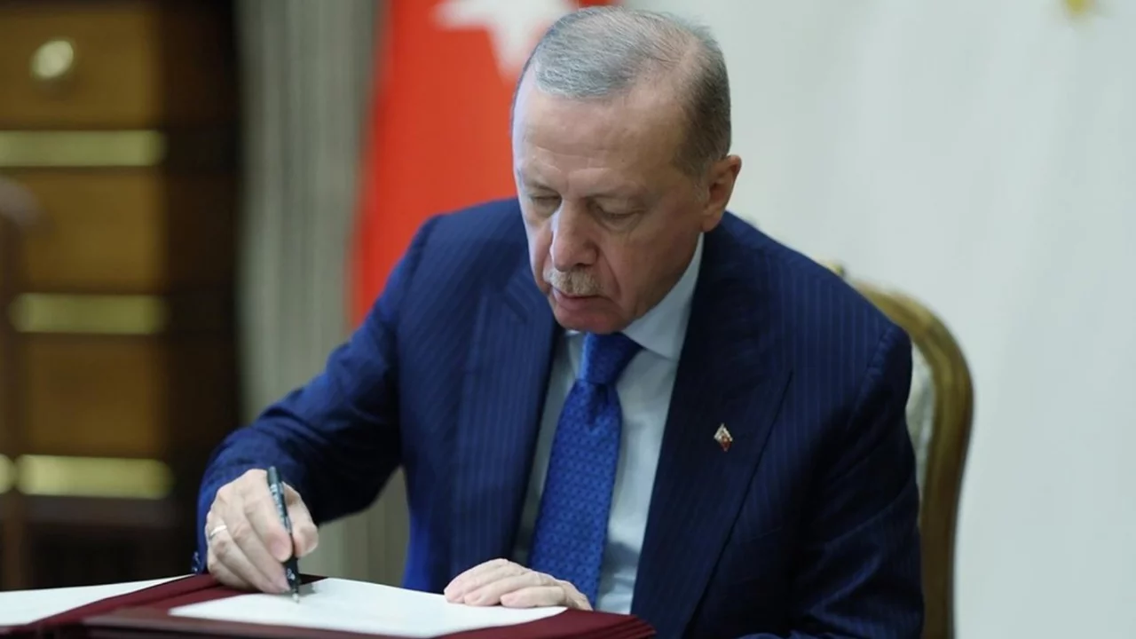 Cumhurbaşkanı Erdoğan imzaladı! Gece yarısı kritik koltuklara yeni isimler getirildi