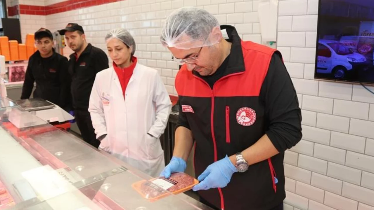 Bursa'da 'tek tırnaklı et' skandalı sonrası dev adım! 220 işletmenin d&ouml;neri kıyması incelemede...