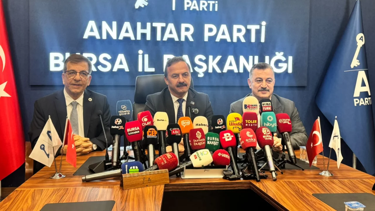 Yavuz Ağıralioğlu Bursa'dan seslendi: "2002'ye benzer fırtına geliyor!"