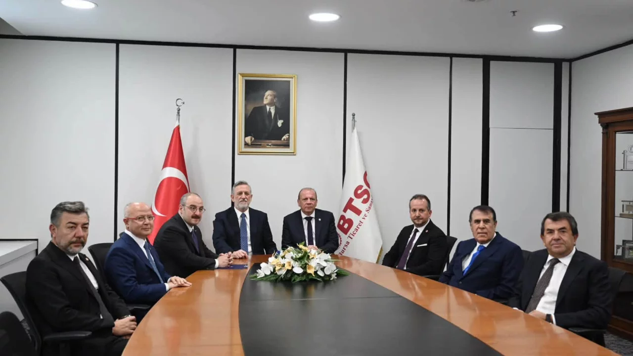 Bursa iş d&uuml;nyasında yeni d&ouml;nem! İbrahim Burkay g&ouml;revi &Ouml;zer Matlı'ya devretti
