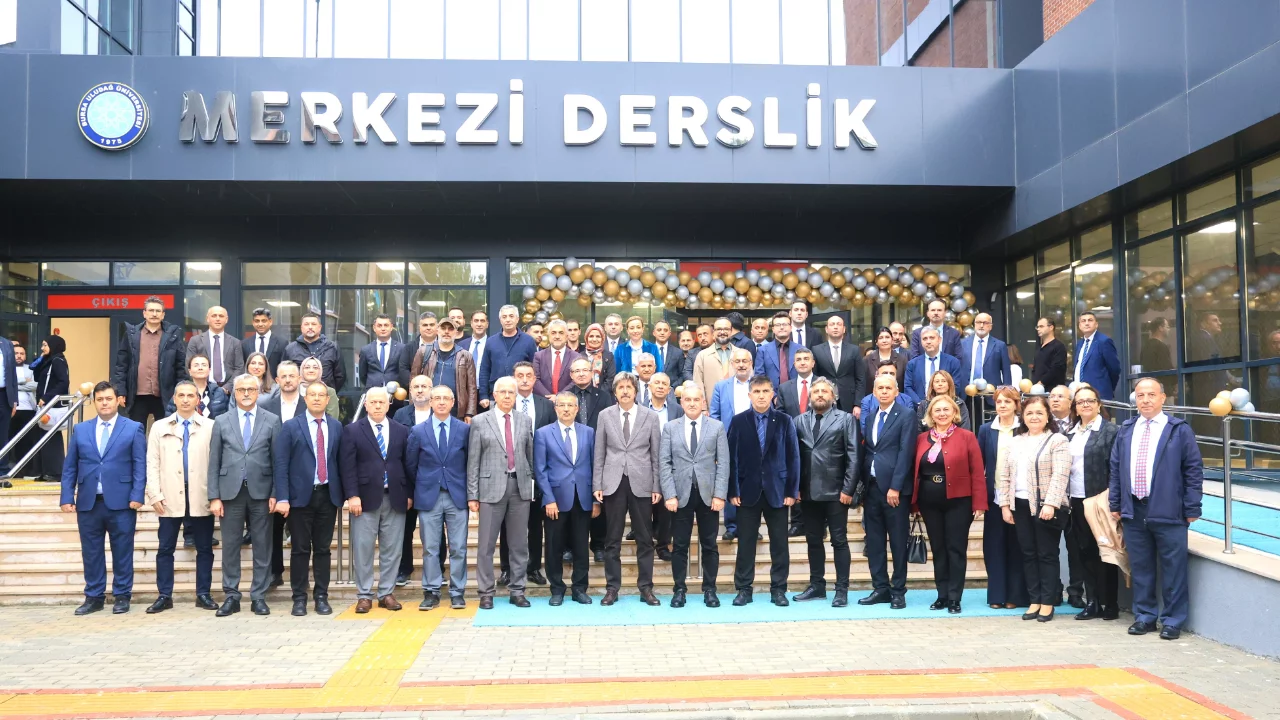 BUÜ'de Merkezi Derslik ve Rektörlük Binası ile Sanat Galerisi'nin açılış töreni yapıldı