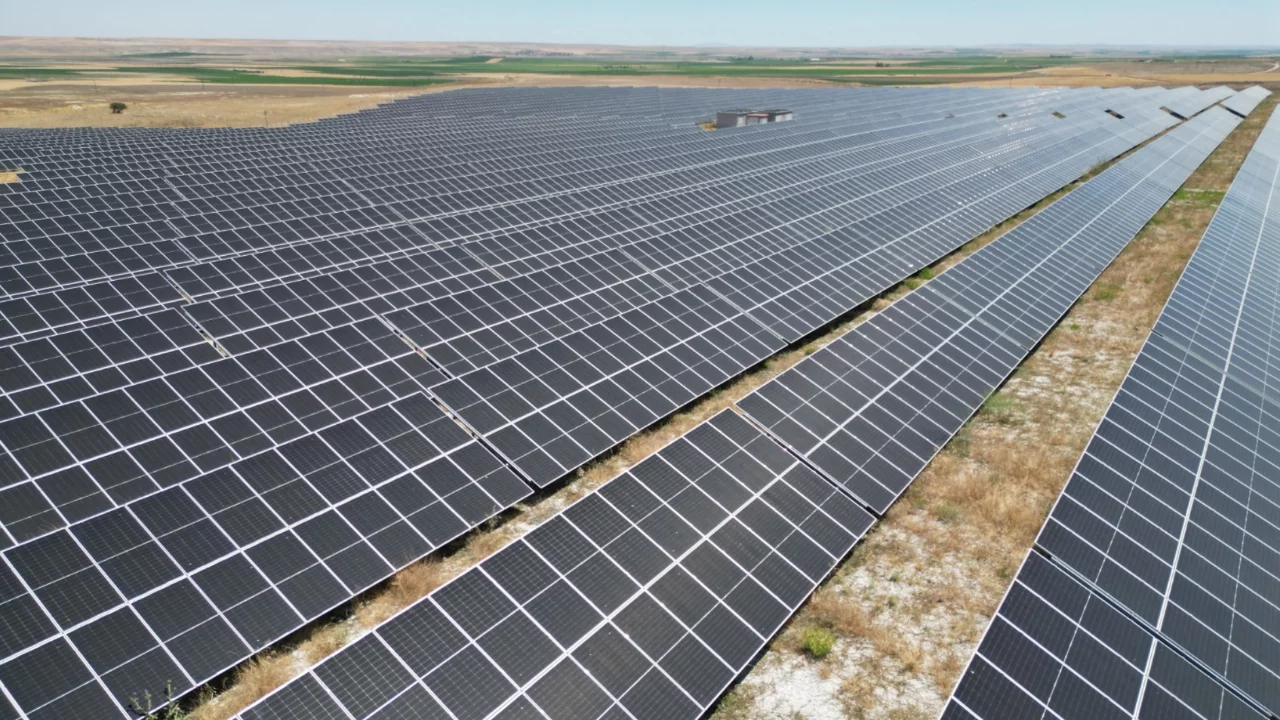 CW Enerji Türkiye'nin Dört Bir Yanını Güneş Enerjisiyle Buluşturuyor
