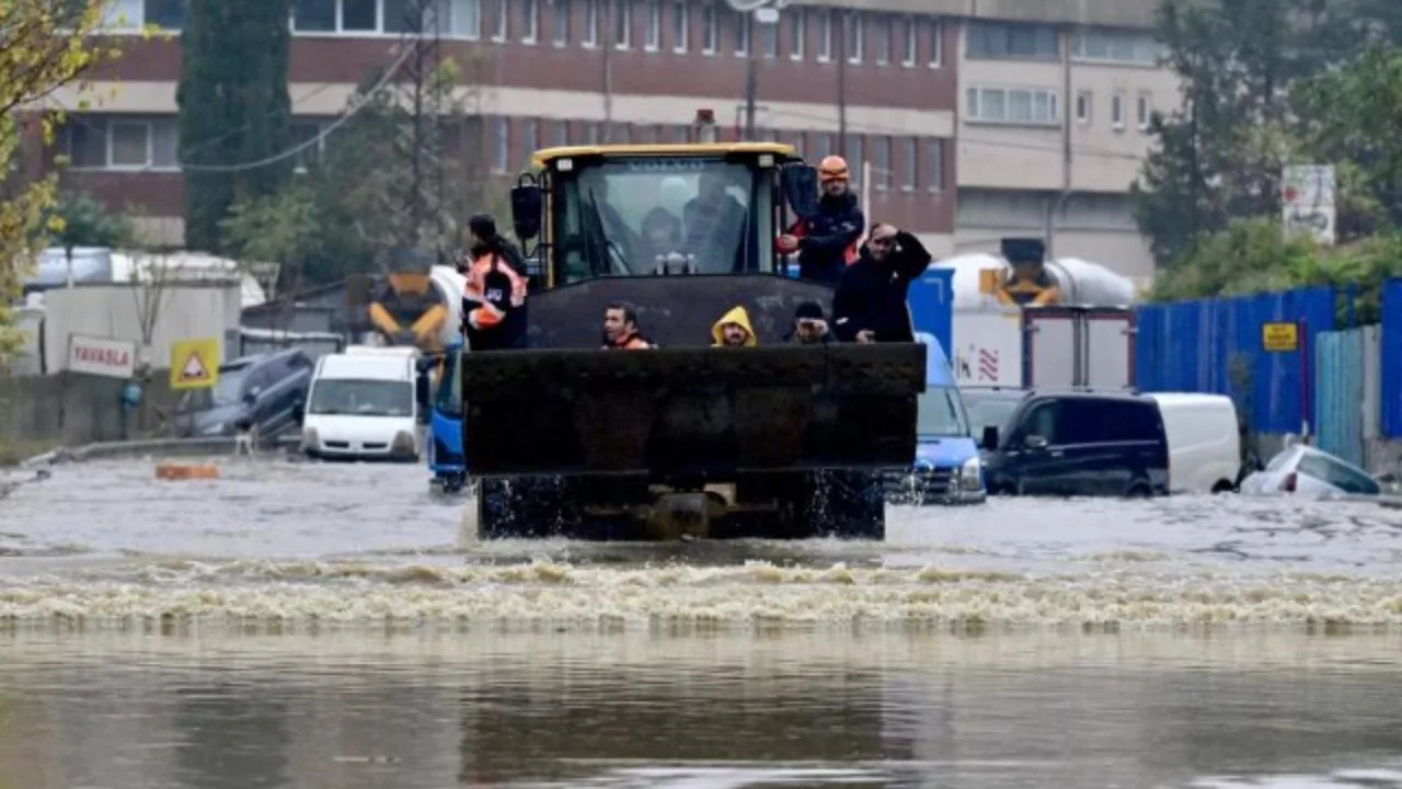 Bakan Kurum saat vererek uyardı: İstanbul i&ccedil;in turuncu alarm