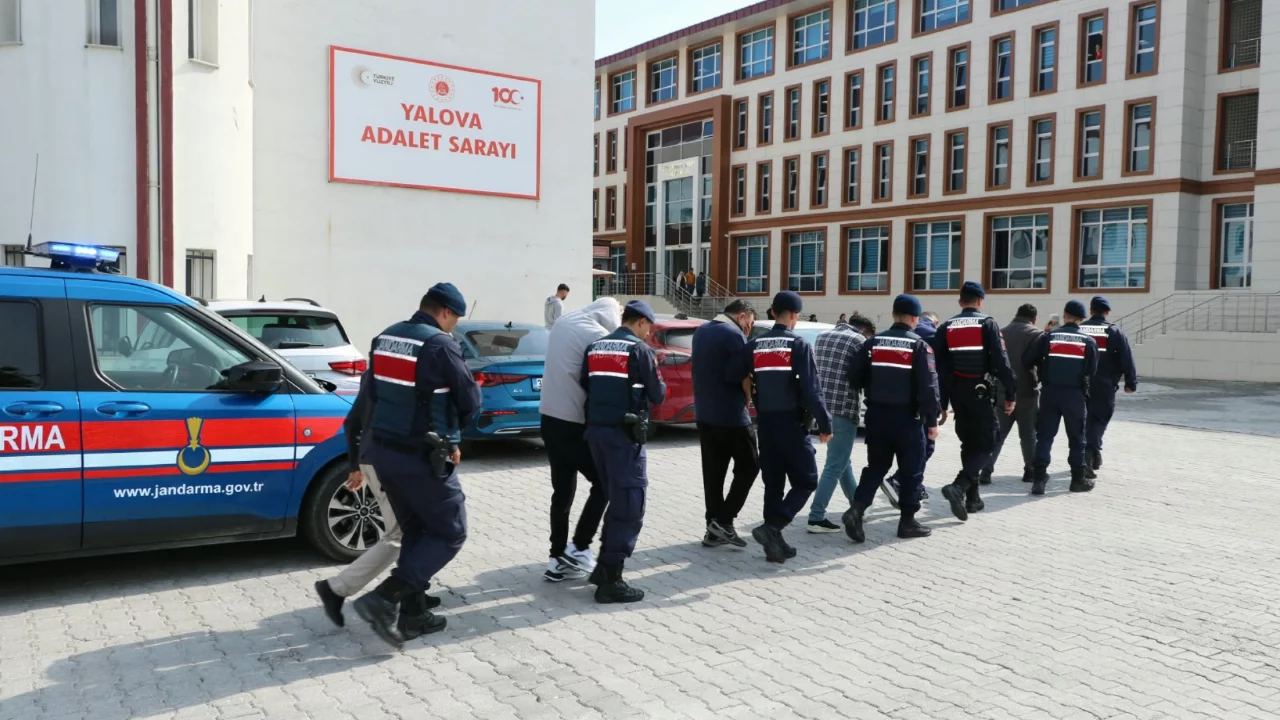 Jandarmadan 6 ilde eş zamanlı dolandırıcılık operasyonu! 8 şüpheli yakalandı