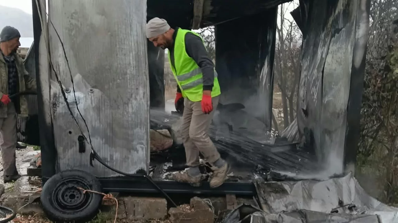 Burdur'da konteyner evde yangın faciası! 85 yaşındaki kadın yaşamını yitirdi