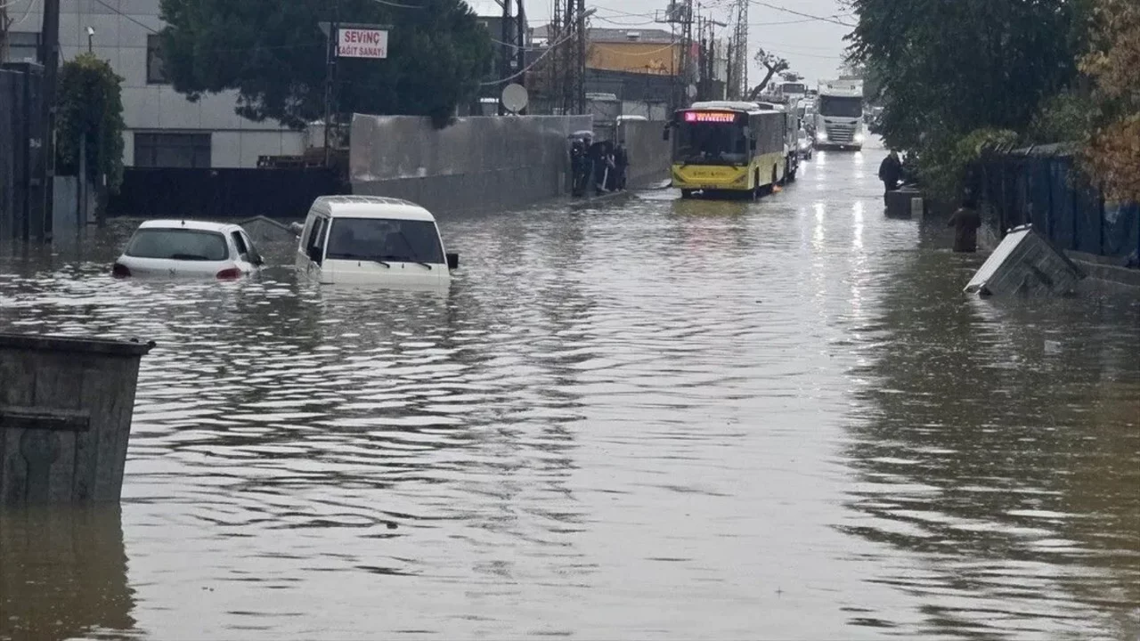 İstanbul Valiliği duyurdu! Hafta sonu eğitimler ve sınavlar iptal
