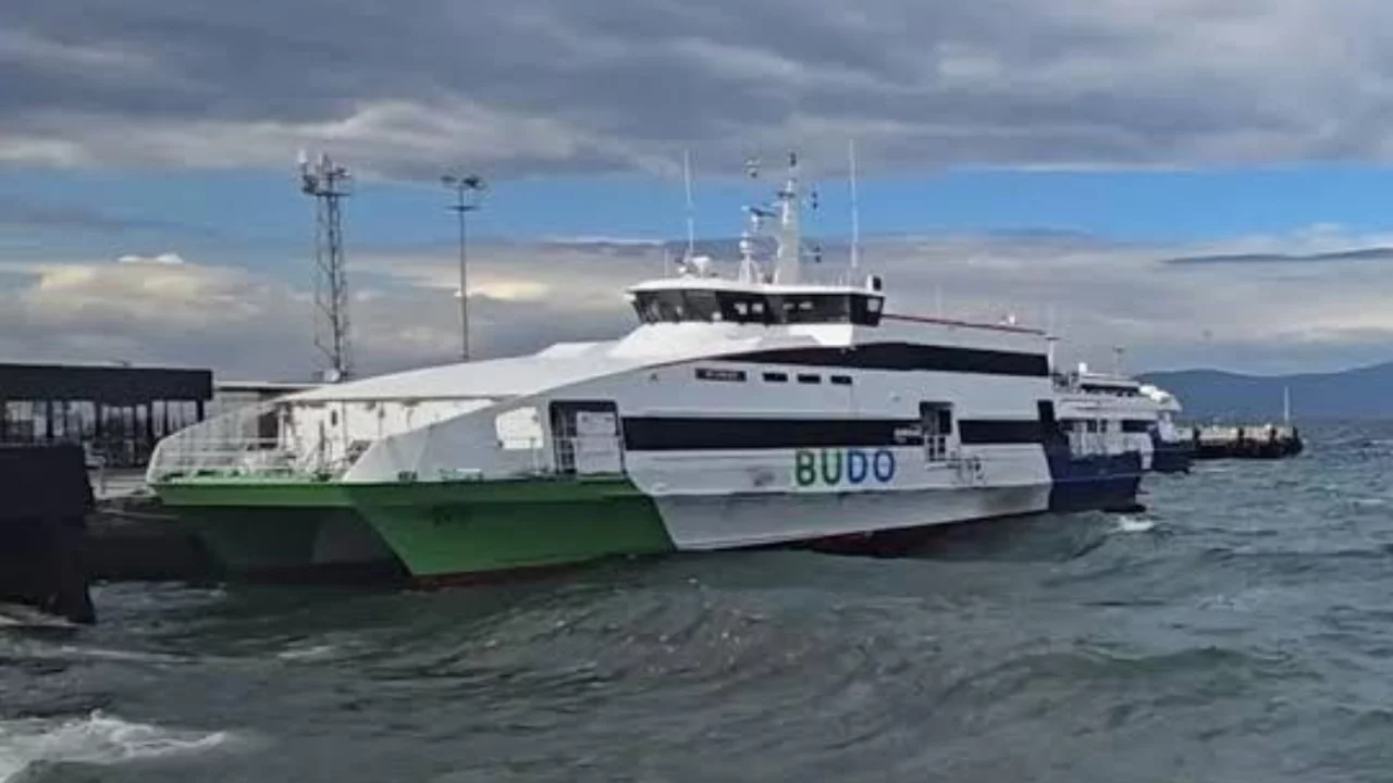 Bursa'da deniz ulaşımına fırtına engeli! &Ccedil;ok sayıda sefer iptal edildi...