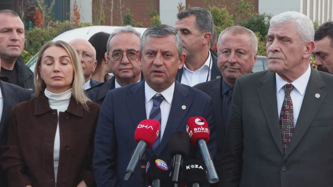 Özgür Özel ve Müsavat Dervişoğlu'ndan İmamoğlu'nun savunmasına ilişkin açıklamalar
