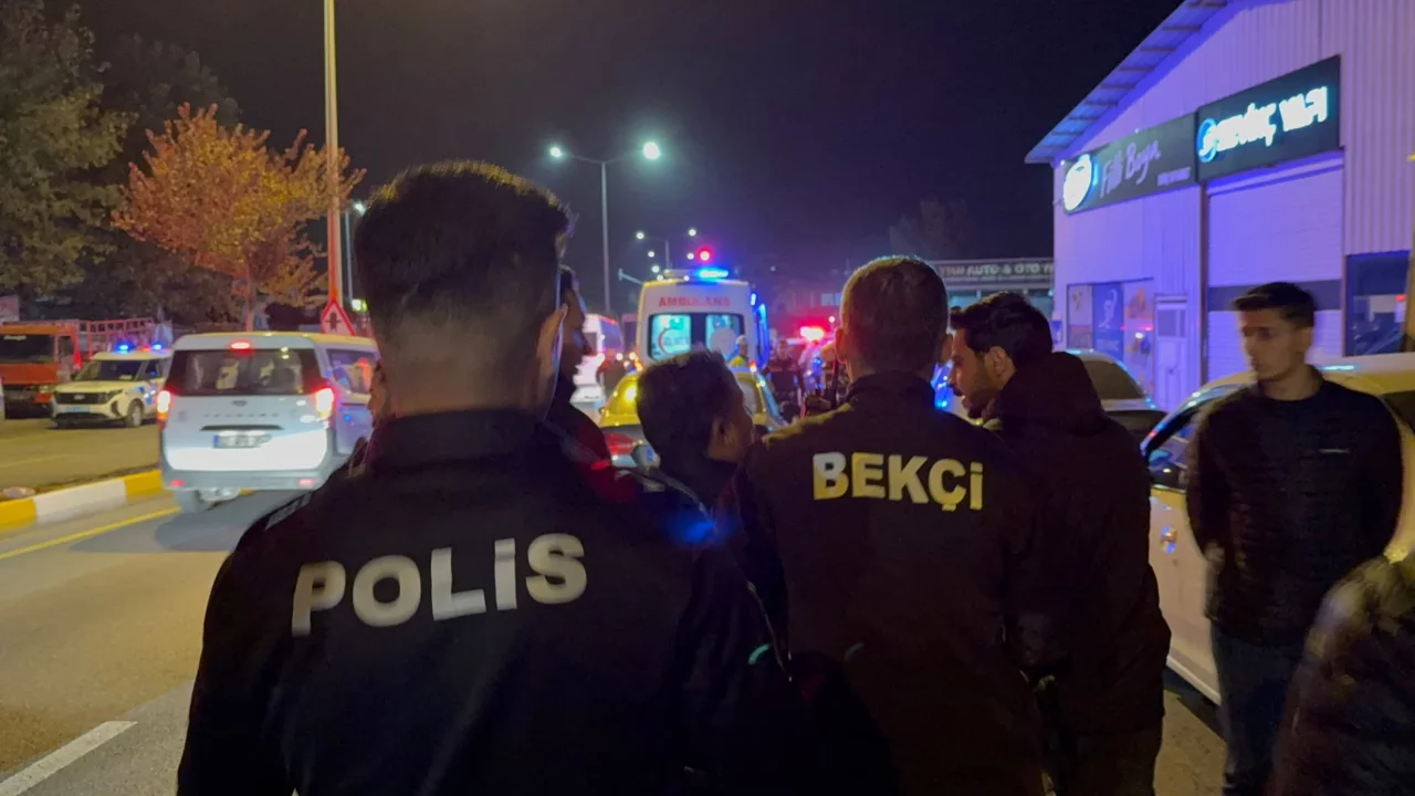 İki grup arasındaki kavga kanlı bitti! 4 yaralı, 8 gözaltı