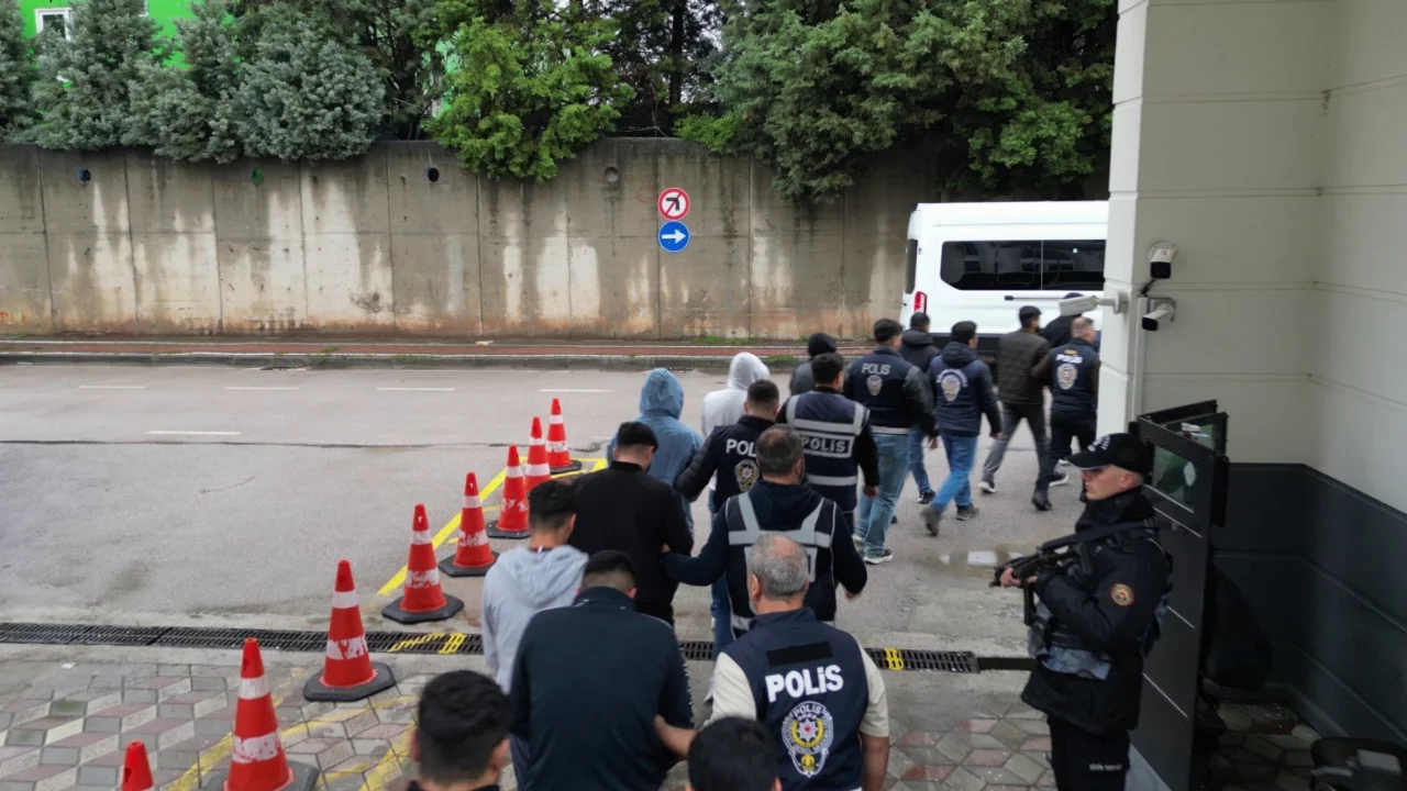 Bursa'nın da aralarında bulunduğu 16 ilde yasa dışı bahis operasyonu: 6,2 milyar liralık para trafiği