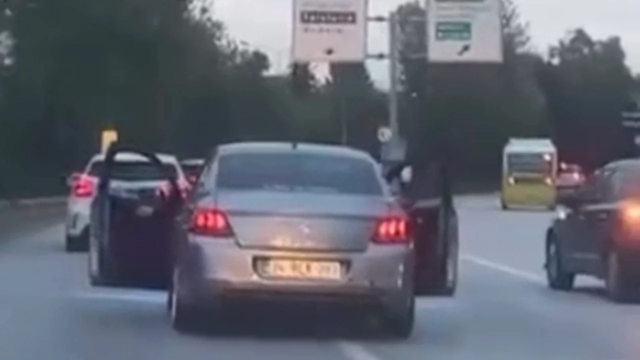 Bursa trafiğinde şaşkına &ccedil;eviren g&ouml;r&uuml;nt&uuml;...